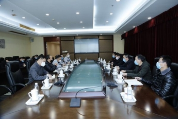 桐乡市委副书记、市长于会游到巨石指导疫情防控工作