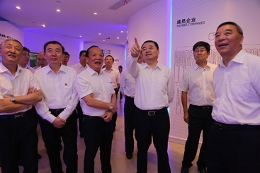 国资委党委书记、主任郝鹏调研中国巨石