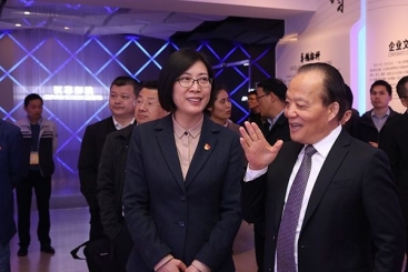 嘉兴市委常委、组织部长龚和艳到巨石调研